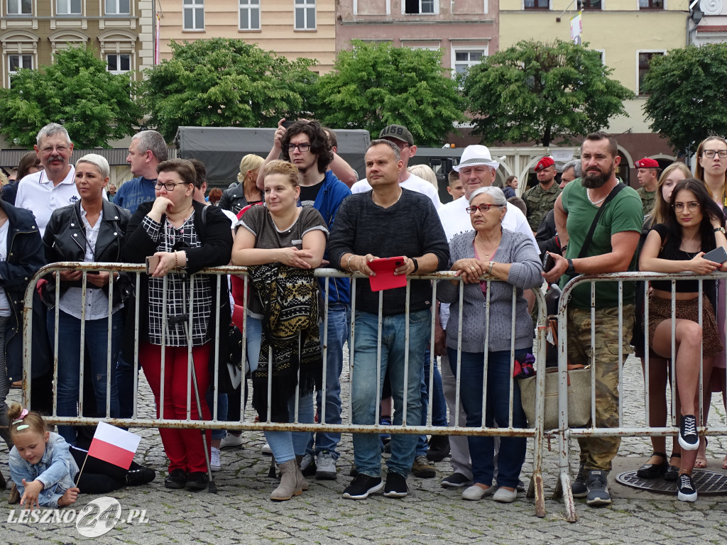 Przysięga WOT na Rynku w Lesznie