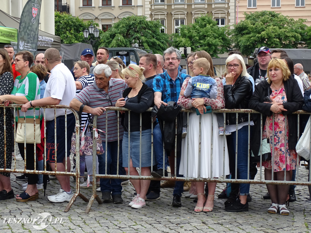 Przysięga WOT na Rynku w Lesznie
