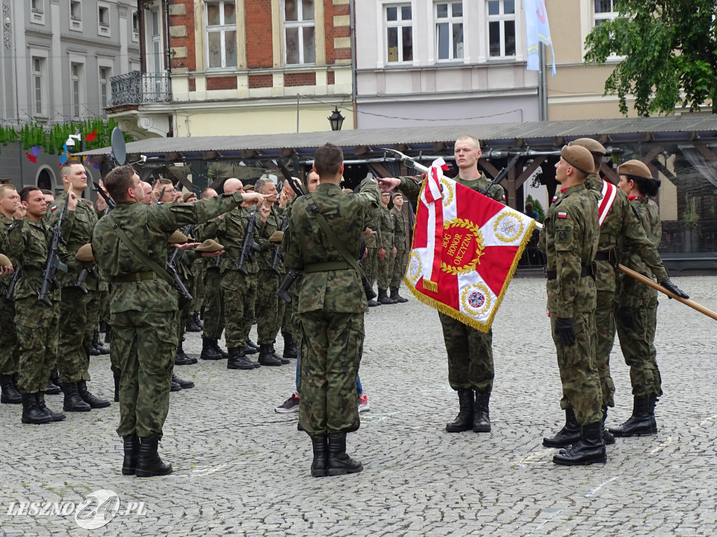 Przysięga WOT na Rynku w Lesznie