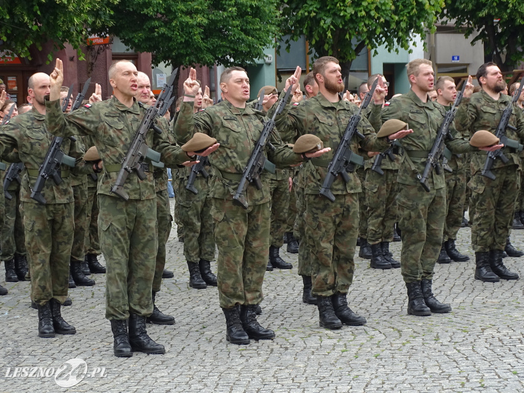 Przysięga WOT na Rynku w Lesznie
