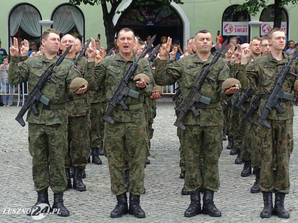Przysięga WOT na Rynku w Lesznie