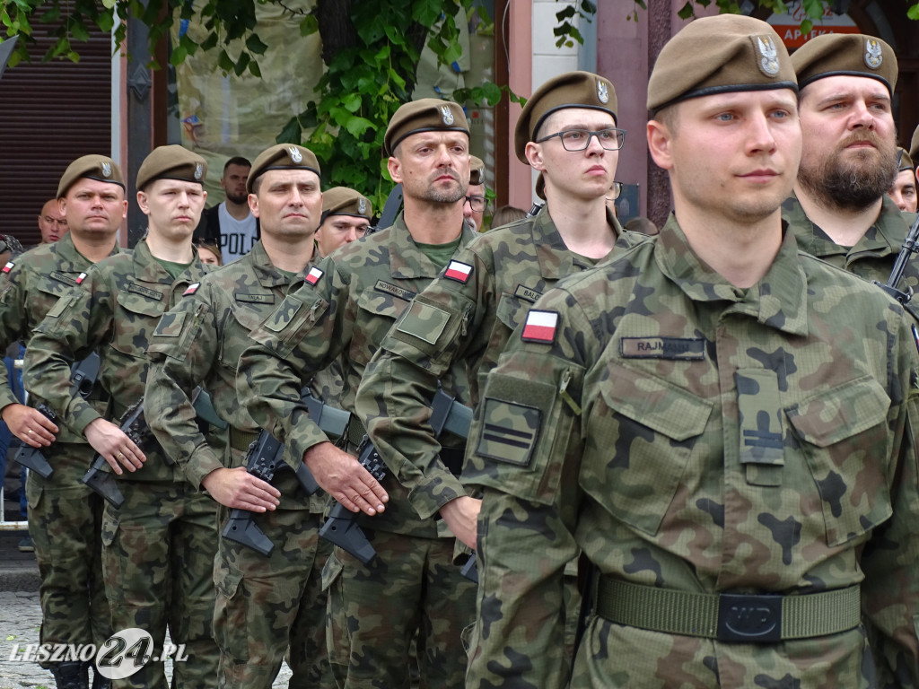 Przysięga WOT na Rynku w Lesznie