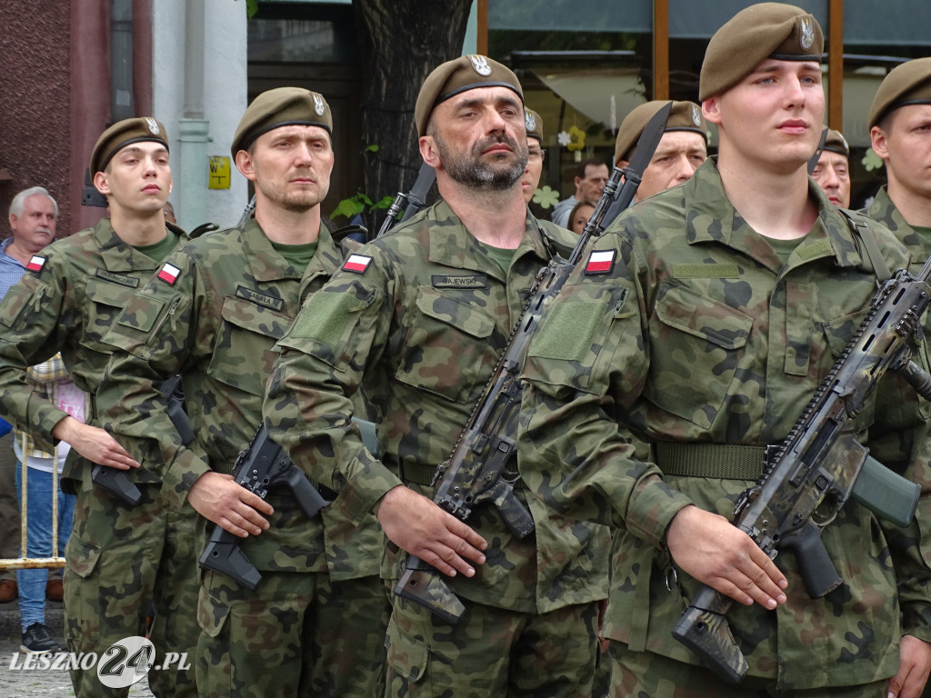 Przysięga WOT na Rynku w Lesznie