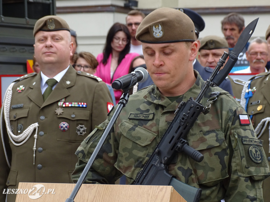 Przysięga WOT na Rynku w Lesznie