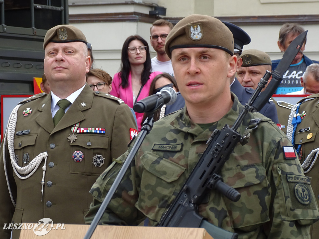 Przysięga WOT na Rynku w Lesznie