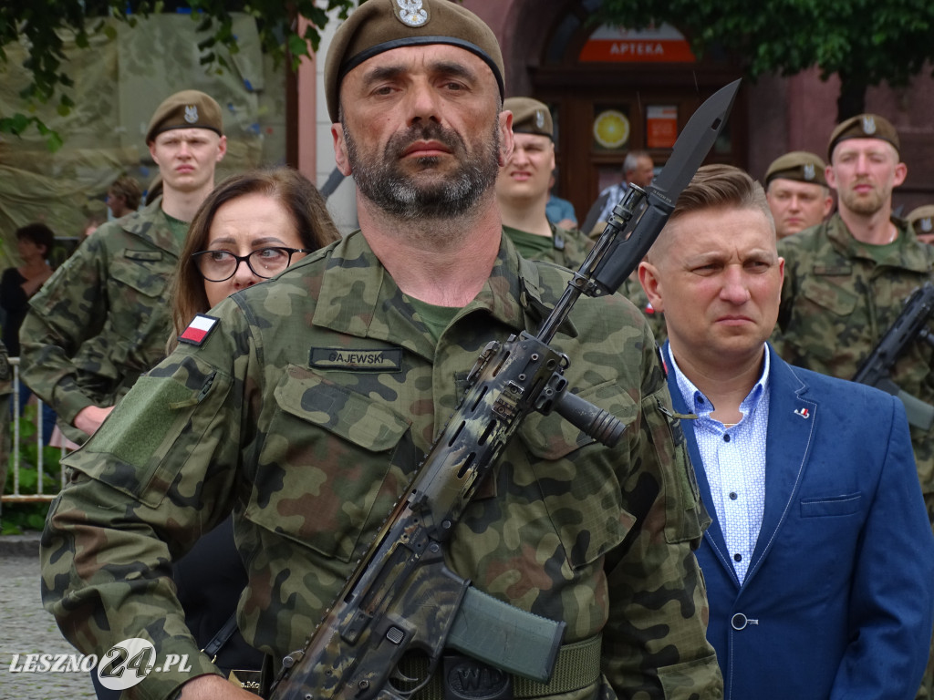 Przysięga WOT na Rynku w Lesznie