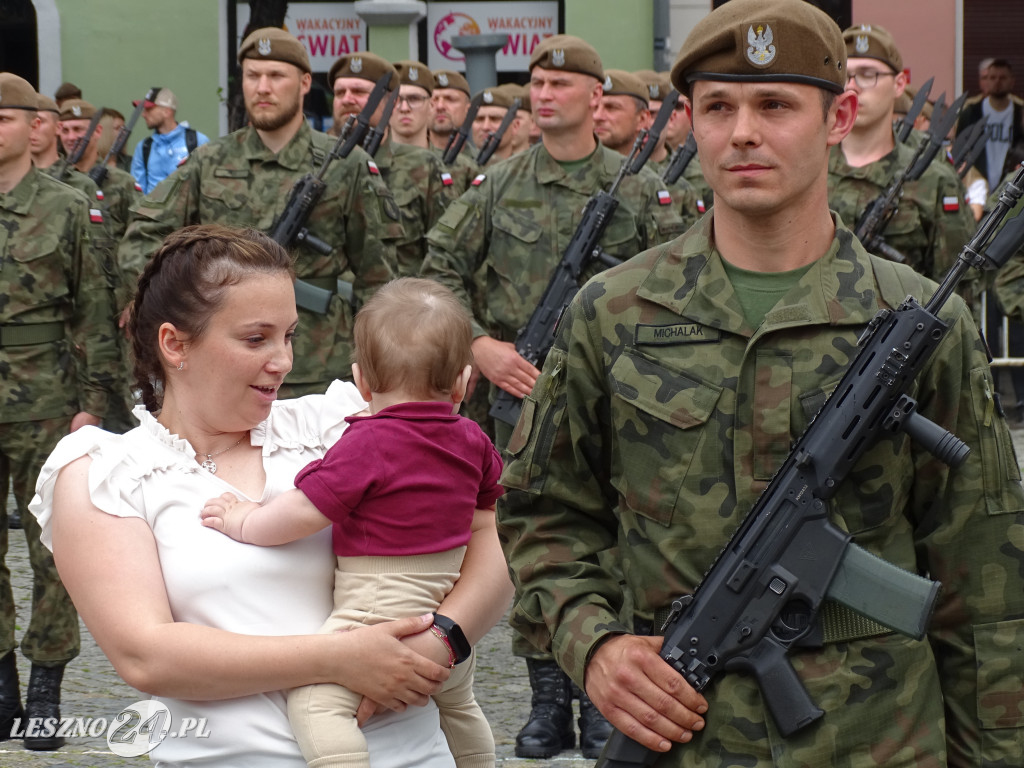 Przysięga WOT na Rynku w Lesznie