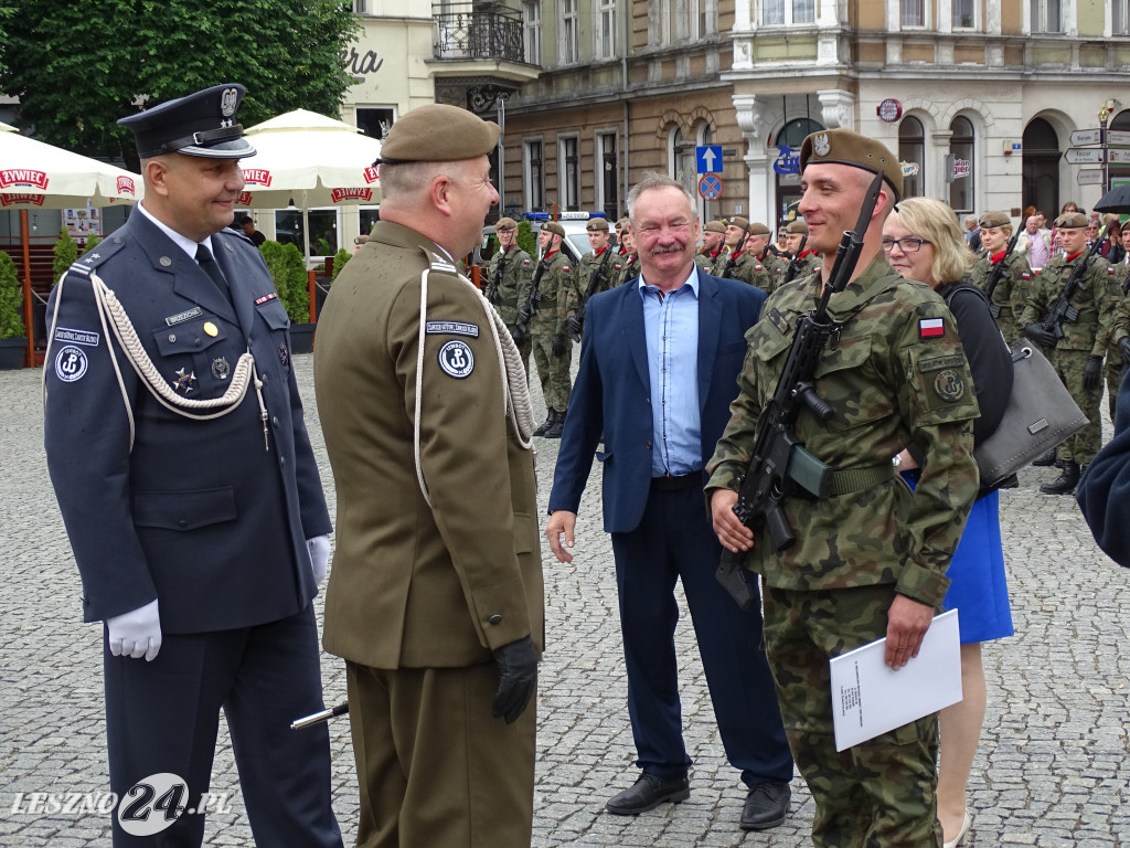 Przysięga WOT na Rynku w Lesznie
