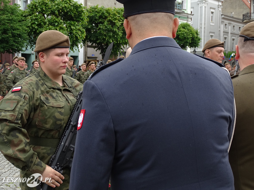 Przysięga WOT na Rynku w Lesznie