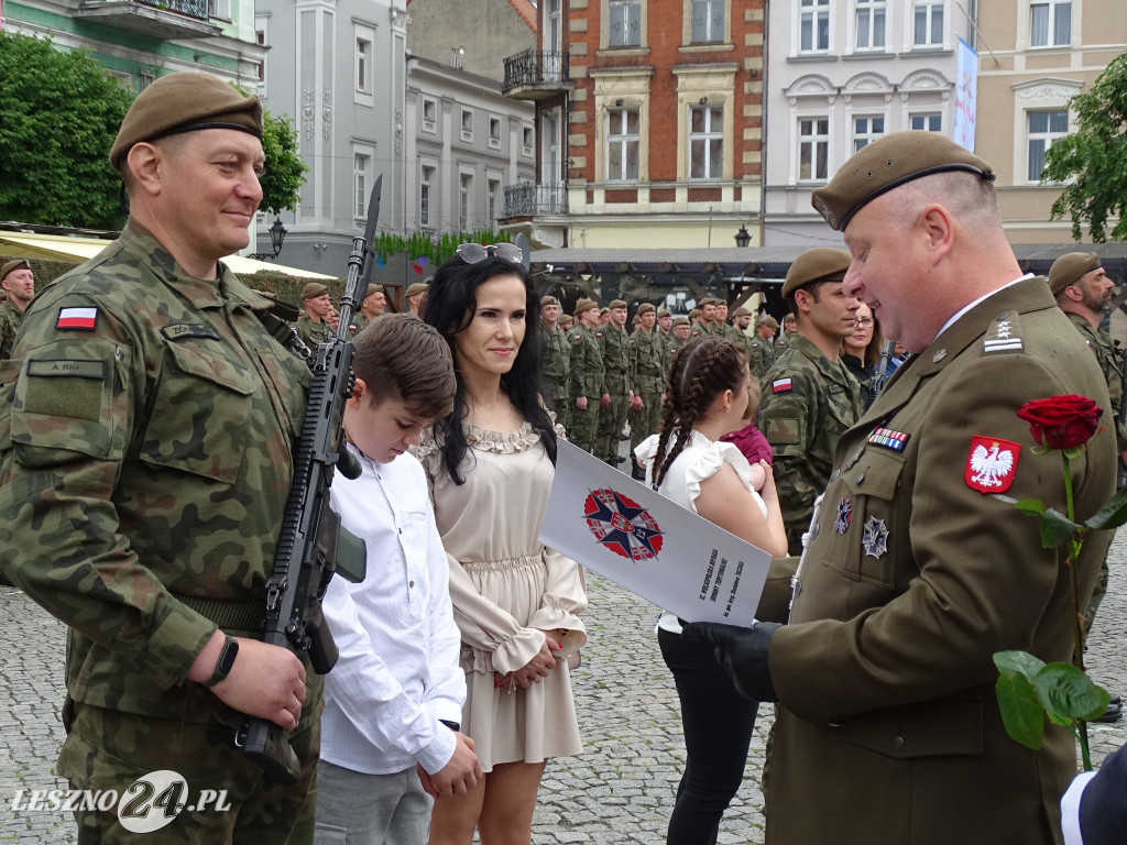 Przysięga WOT na Rynku w Lesznie