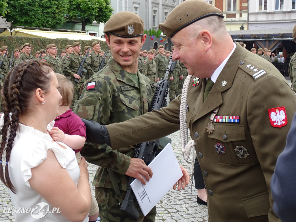 Przysięga WOT na Rynku w Lesznie