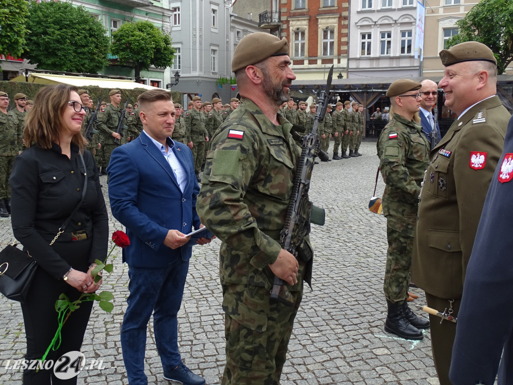 Przysięga WOT na Rynku w Lesznie