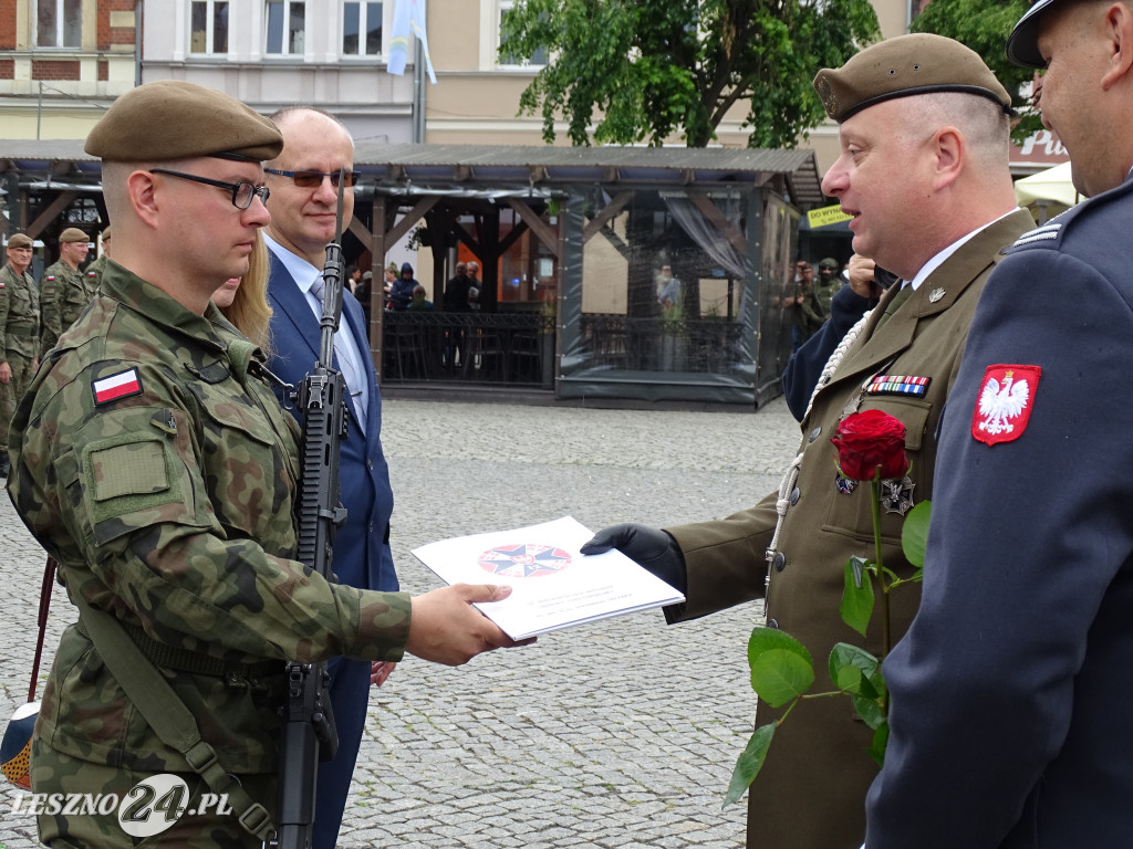 Przysięga WOT na Rynku w Lesznie