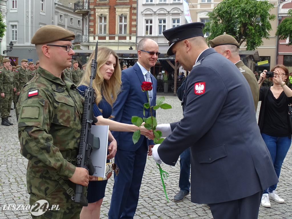 Przysięga WOT na Rynku w Lesznie