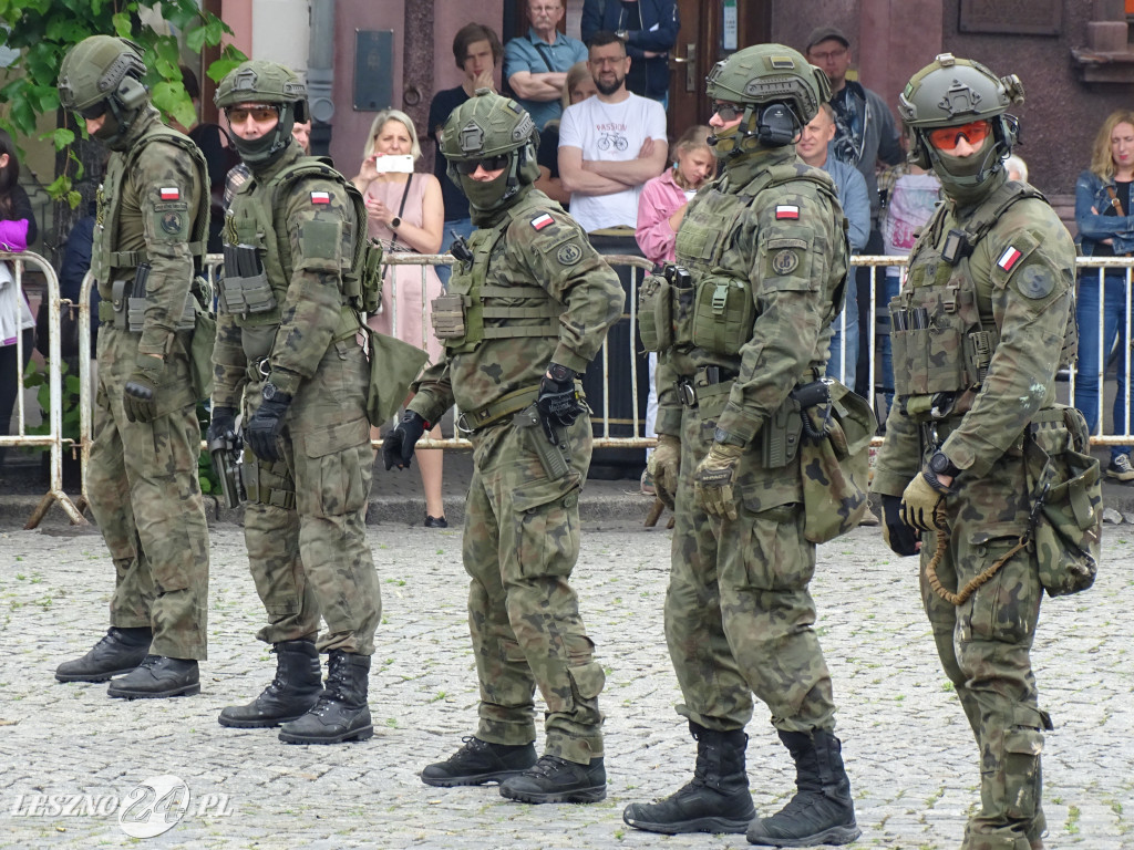 Przysięga WOT na Rynku w Lesznie