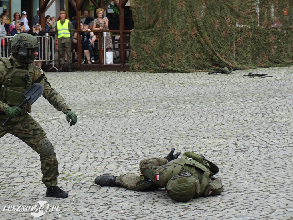 Przysięga WOT na Rynku w Lesznie