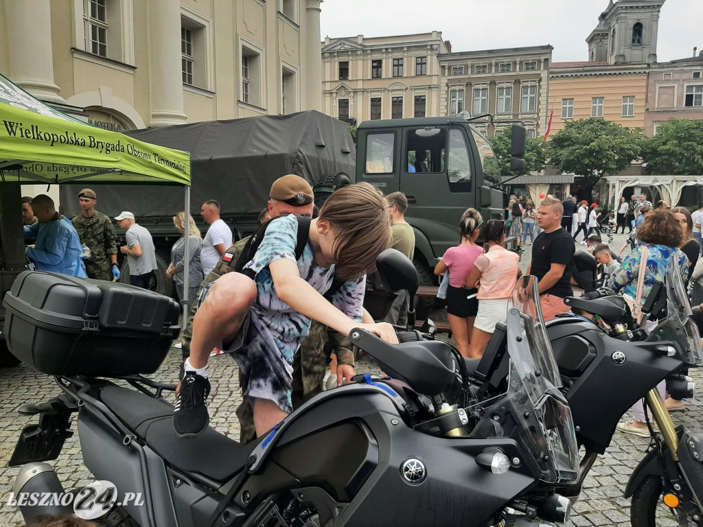 Przysięga WOT na Rynku w Lesznie