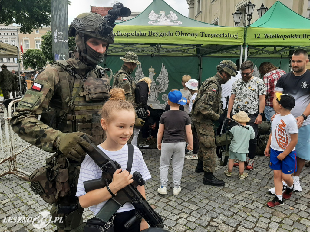 Przysięga WOT na Rynku w Lesznie
