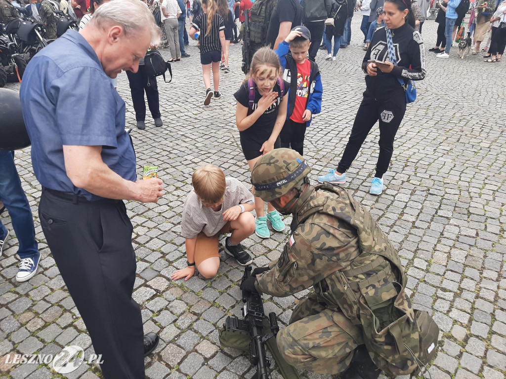 Przysięga WOT na Rynku w Lesznie
