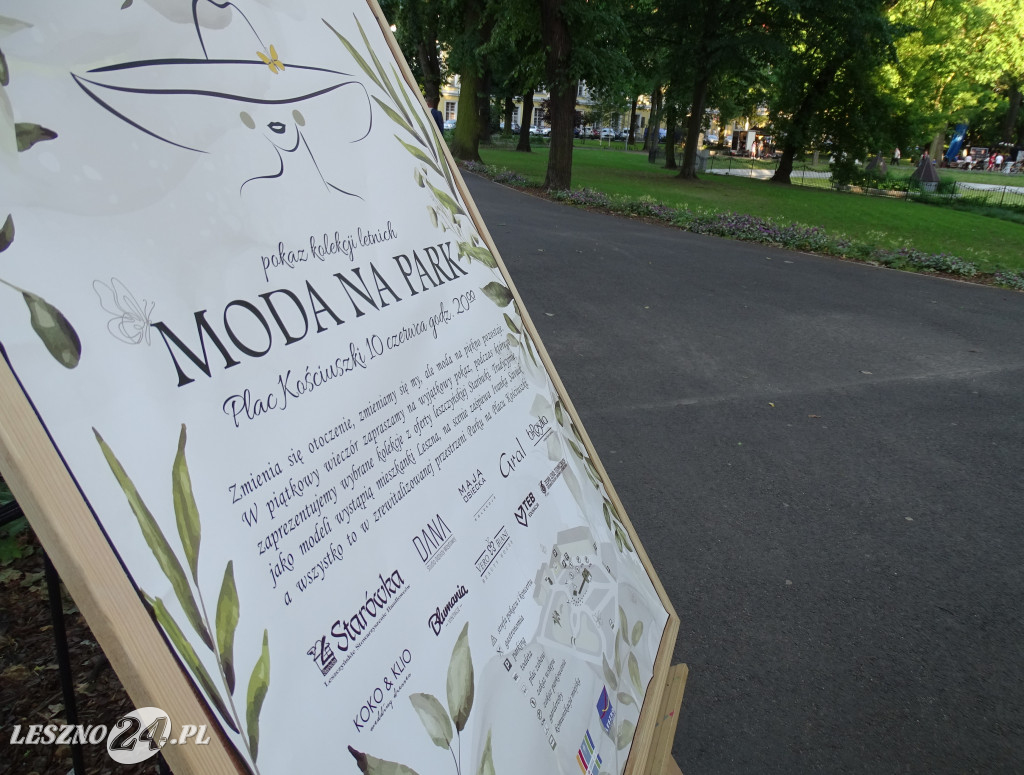 Pokaz mody w parku Kościuszki w Lesznie