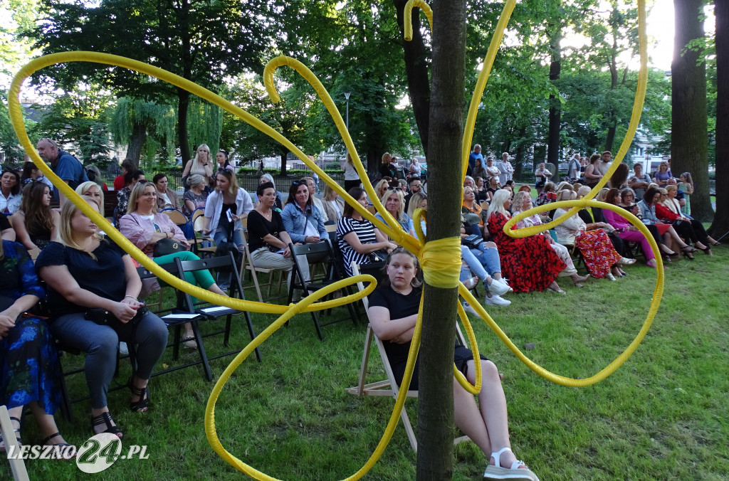 Pokaz mody w parku Kościuszki w Lesznie