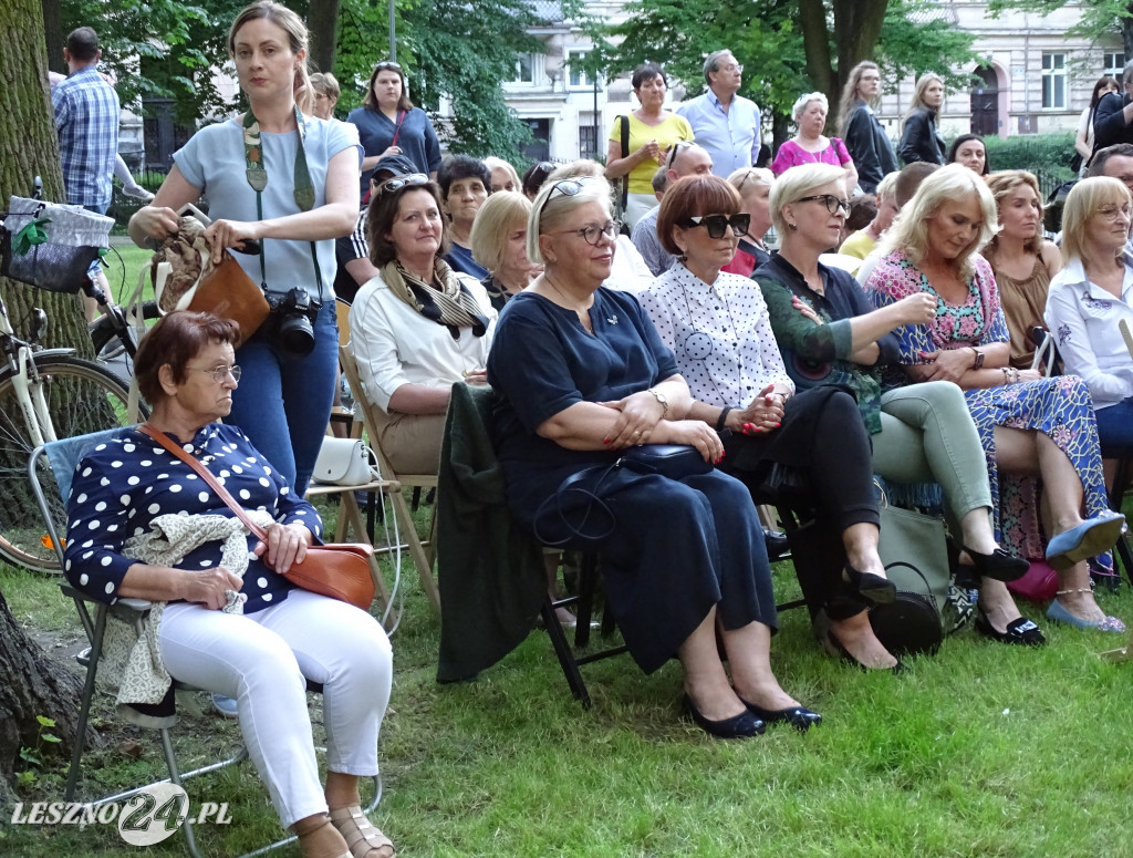 Pokaz mody w parku Kościuszki w Lesznie