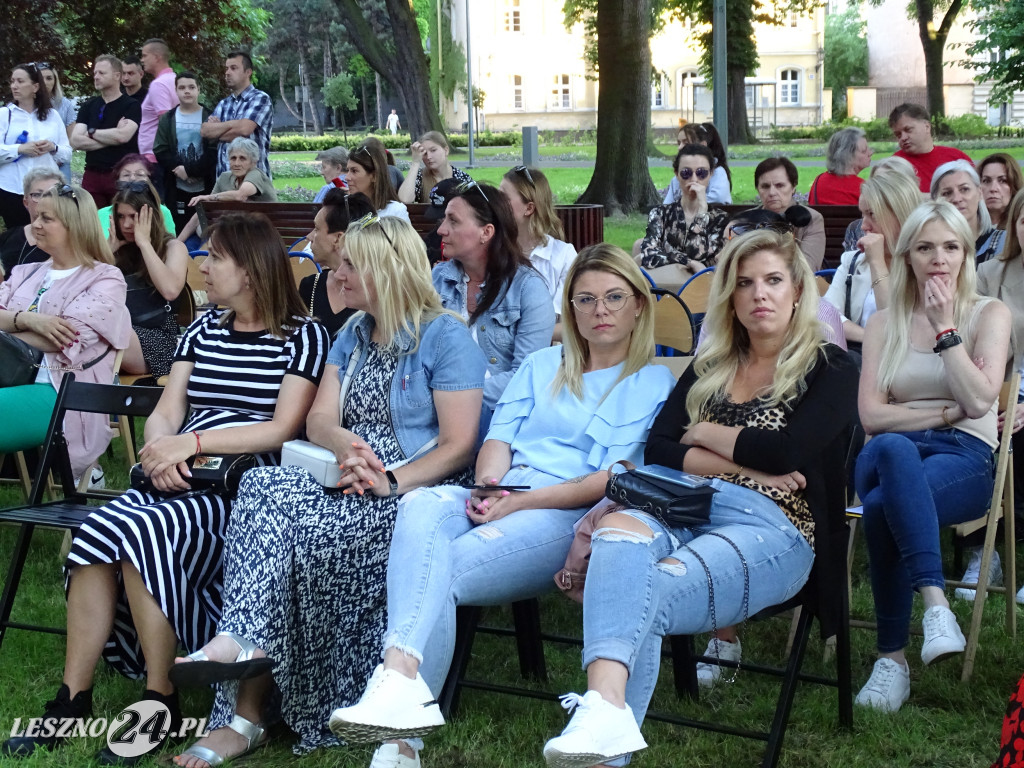 Pokaz mody w parku Kościuszki w Lesznie