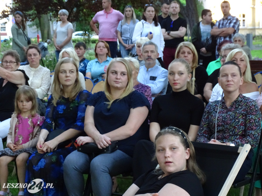 Pokaz mody w parku Kościuszki w Lesznie