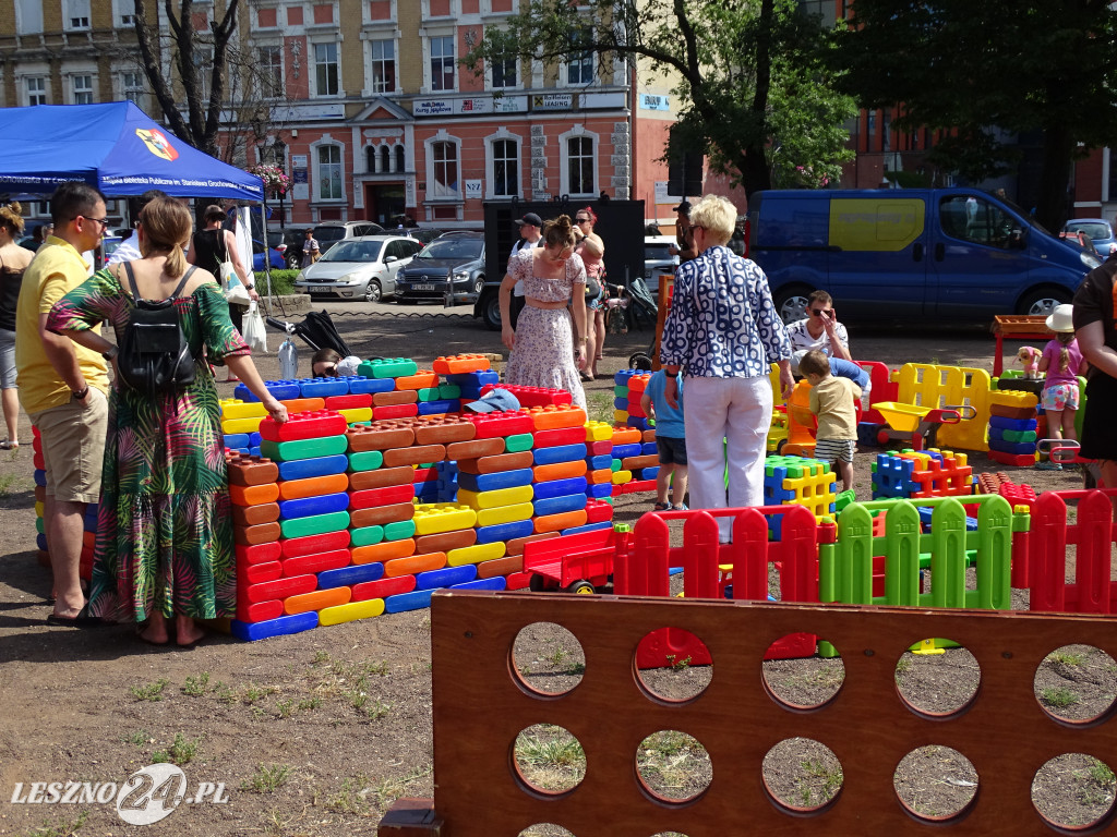Rynek Śniadaniowy na placu Meziga w Lesznie