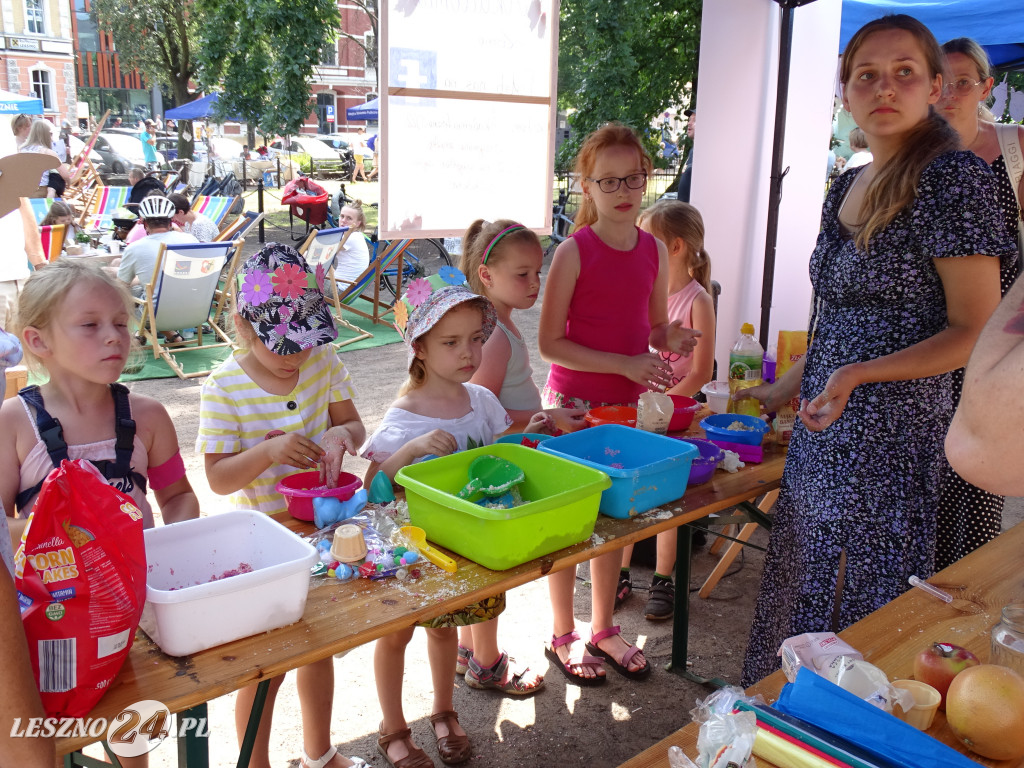 Rynek Śniadaniowy na placu Meziga w Lesznie