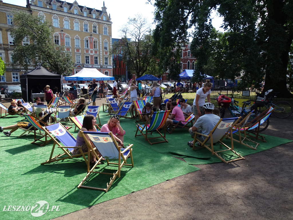 Rynek Śniadaniowy na placu Meziga w Lesznie