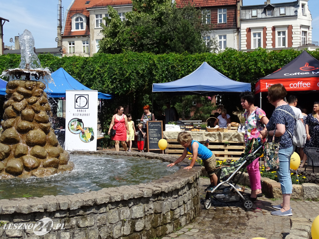 Rynek Śniadaniowy na placu Meziga w Lesznie