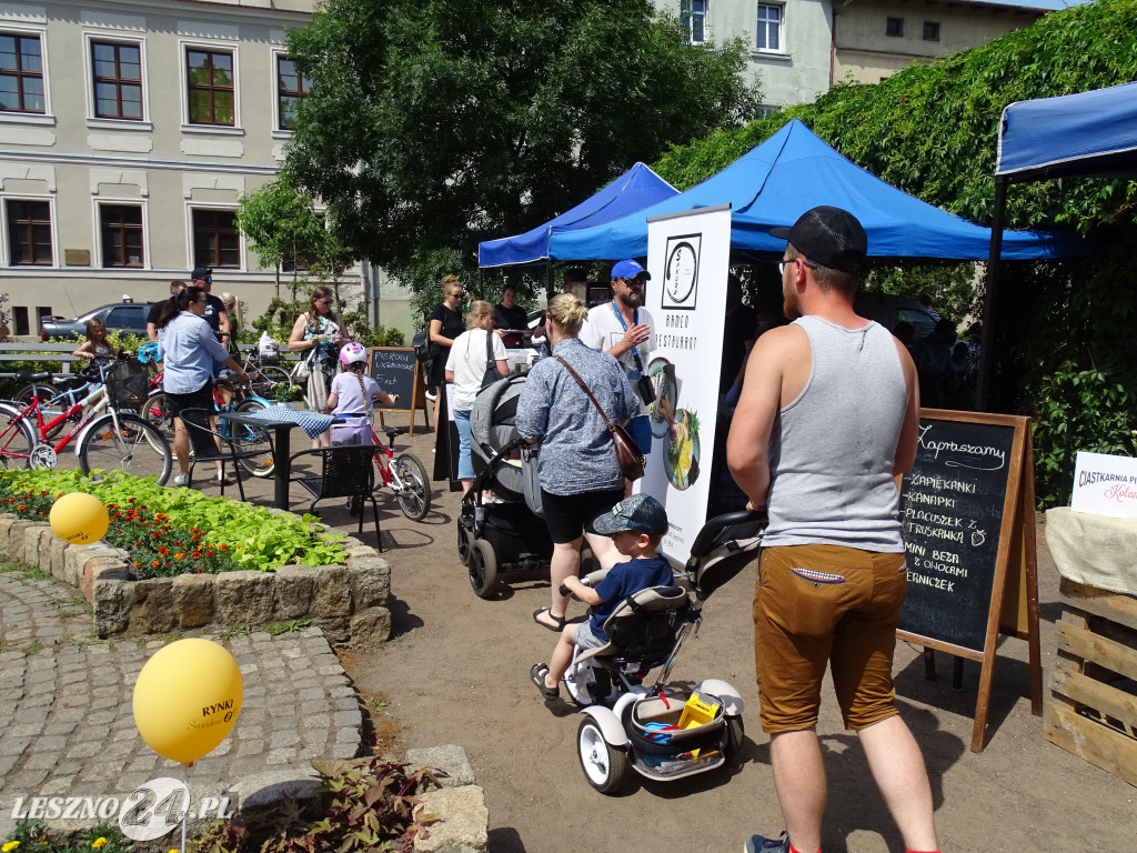 Rynek Śniadaniowy na placu Meziga w Lesznie
