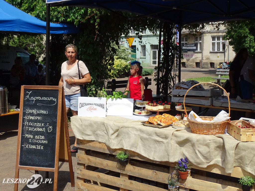 Rynek Śniadaniowy na placu Meziga w Lesznie