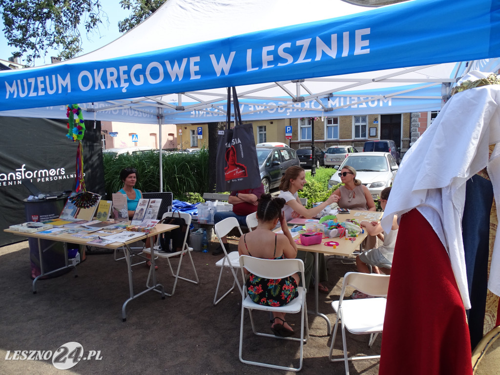 Rynek Śniadaniowy na placu Meziga w Lesznie