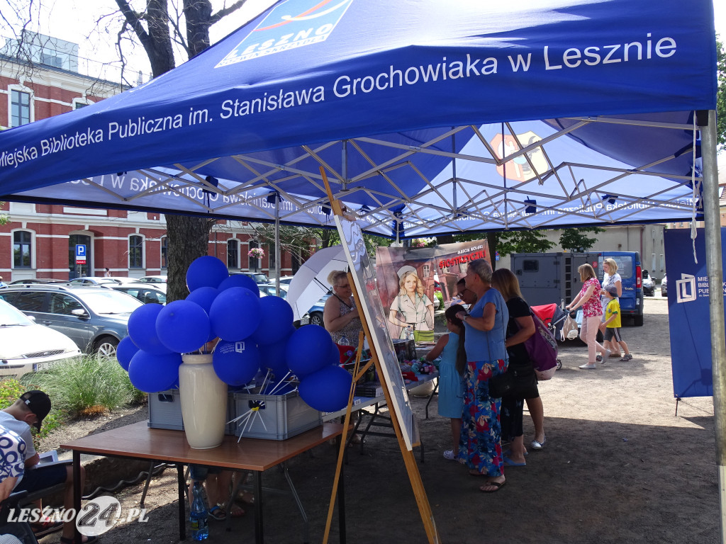 Rynek Śniadaniowy na placu Meziga w Lesznie
