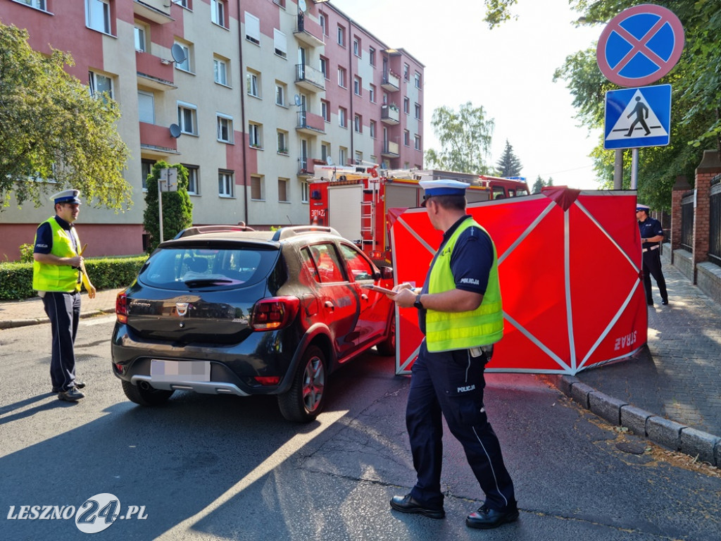 Pieszy zginął po potrąceniu przez auto