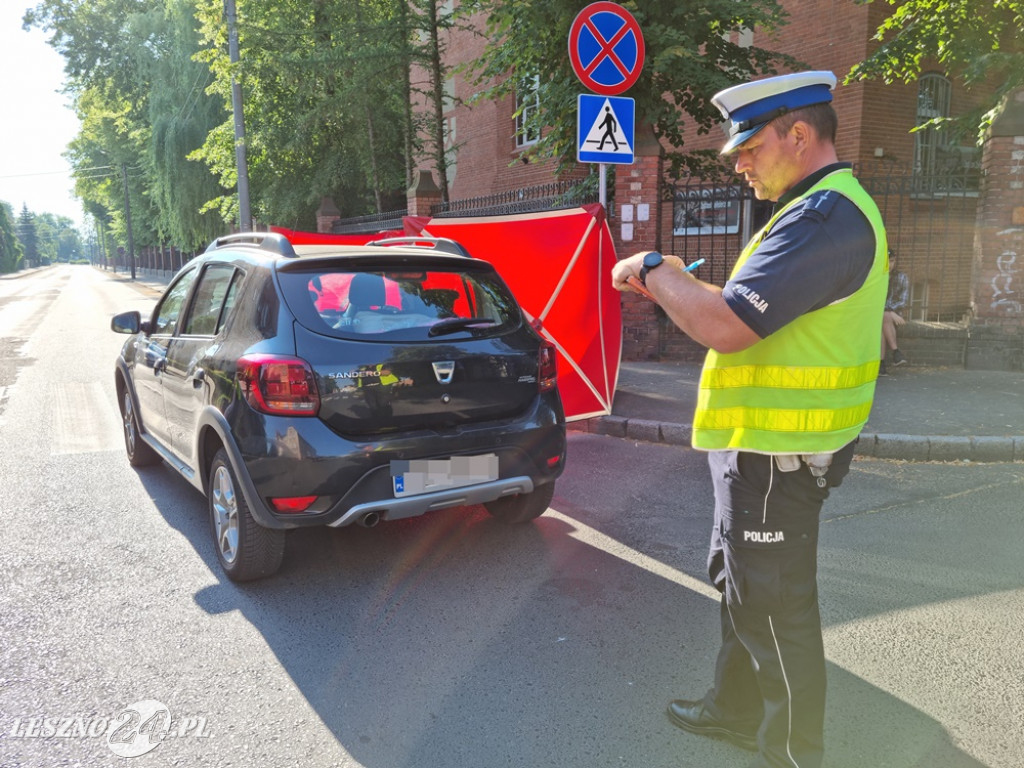 Pieszy zginął po potrąceniu przez auto