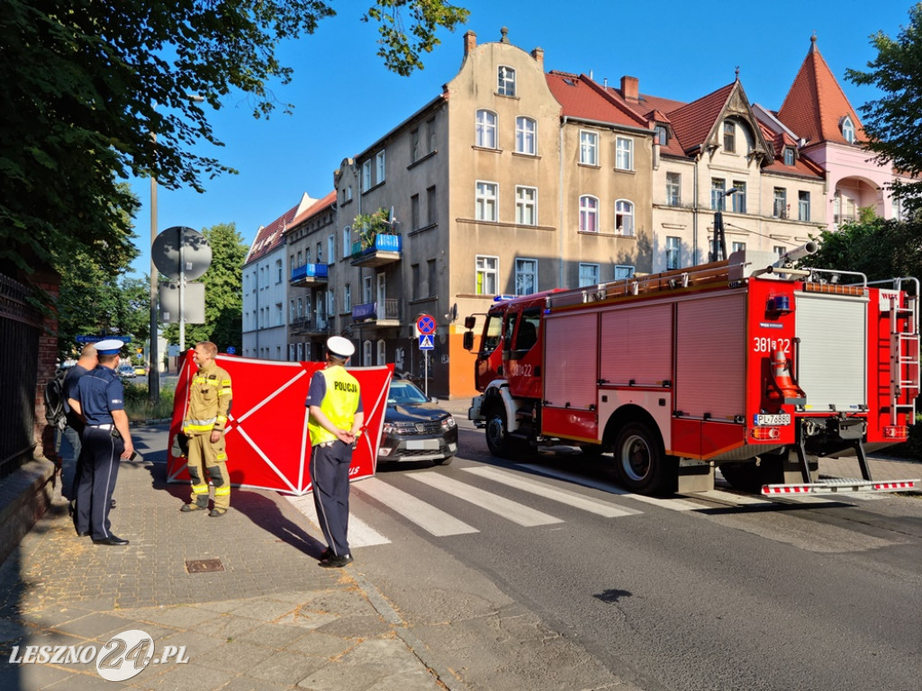 Pieszy zginął po potrąceniu przez auto