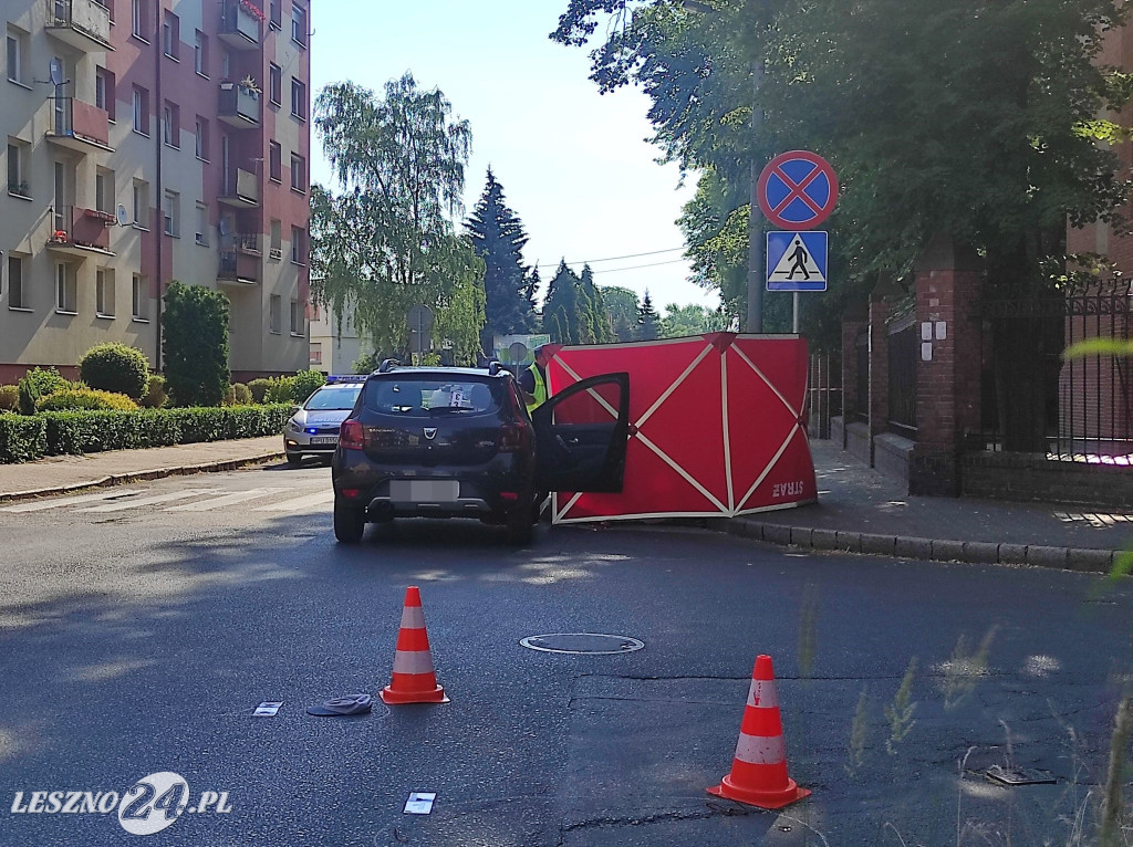 Pieszy zginął po potrąceniu przez auto