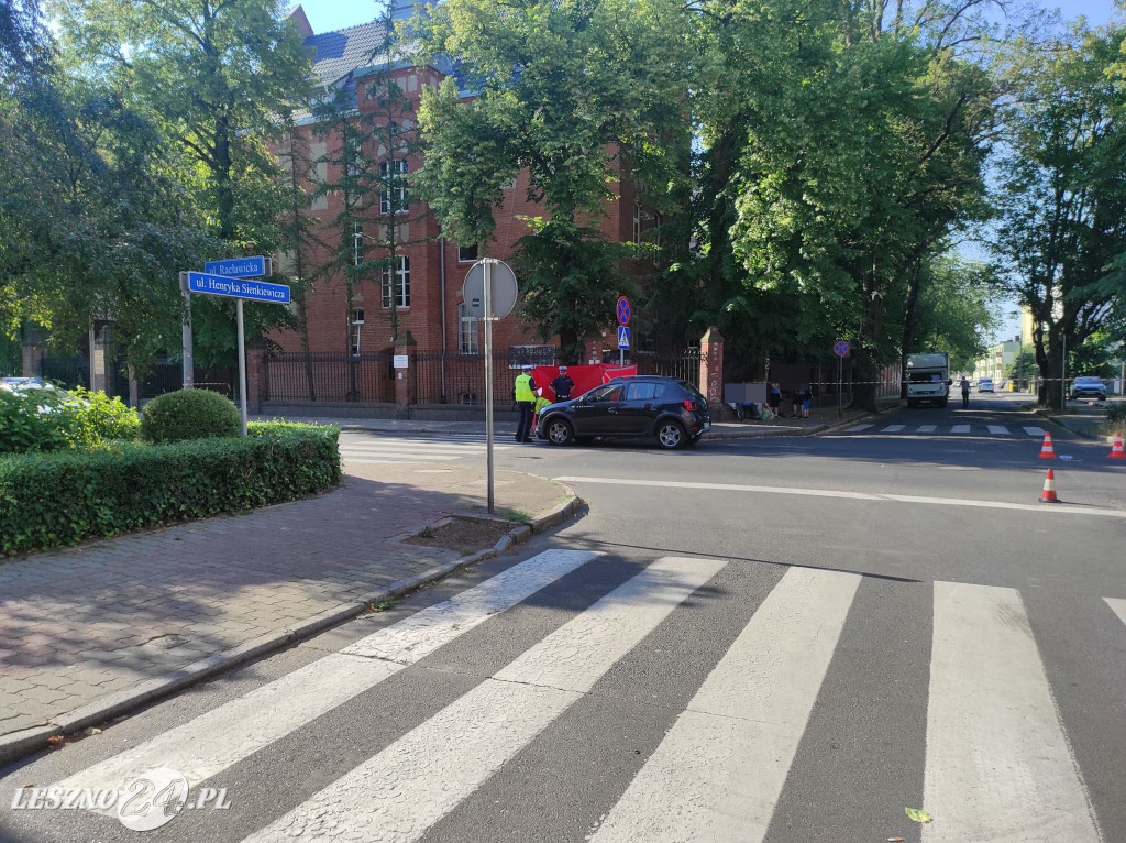 Pieszy zginął po potrąceniu przez auto