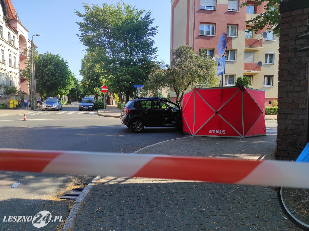 Pieszy zginął po potrąceniu przez auto