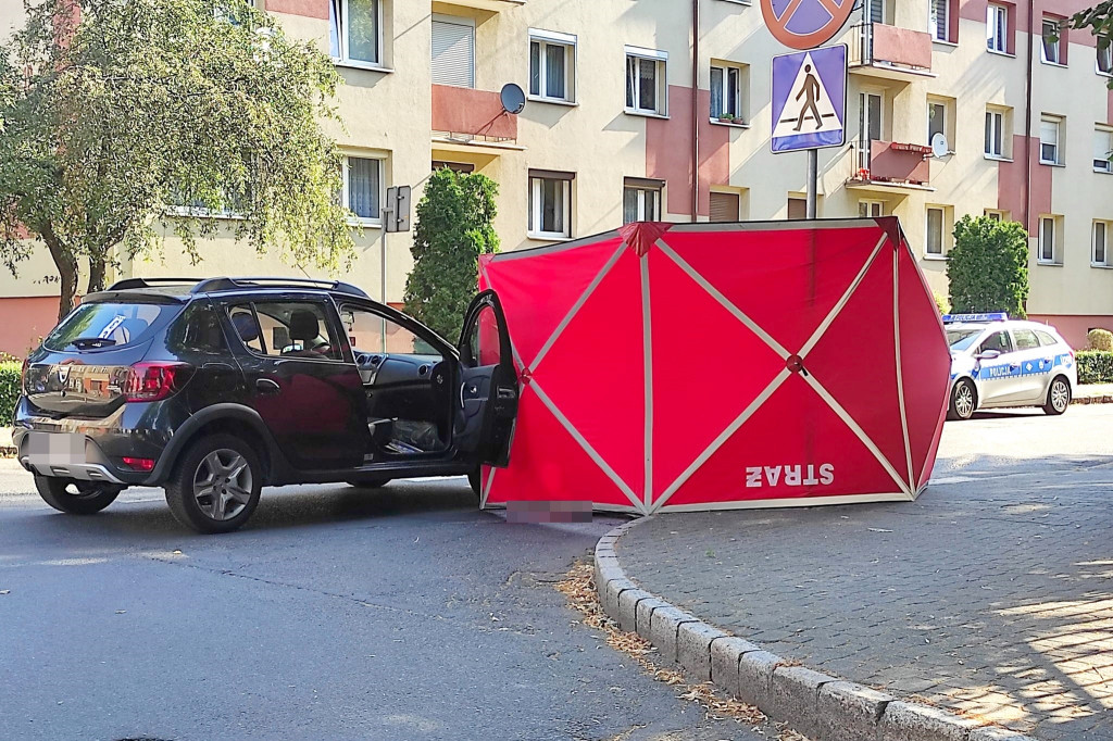 Pieszy zginął po potrąceniu przez auto