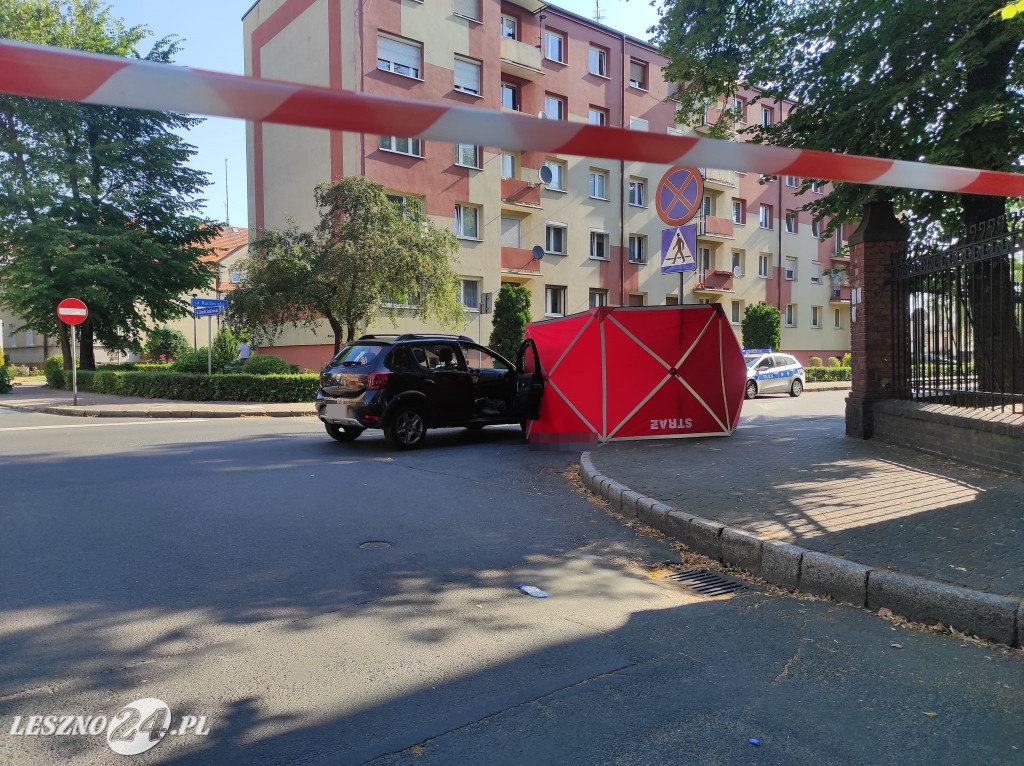 Pieszy zginął po potrąceniu przez auto