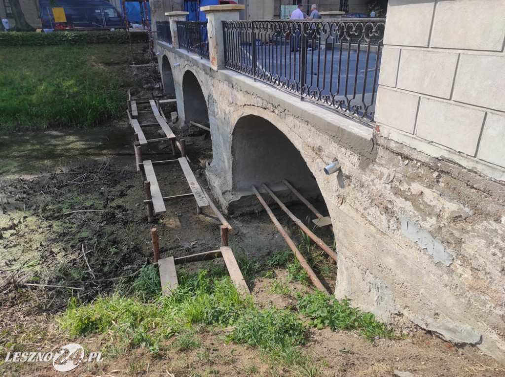 Zamkowy most jeszcze w remoncie