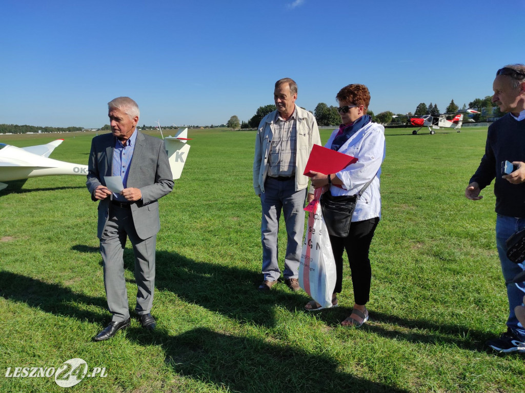 Przesyłki poleciały motoszybowcem