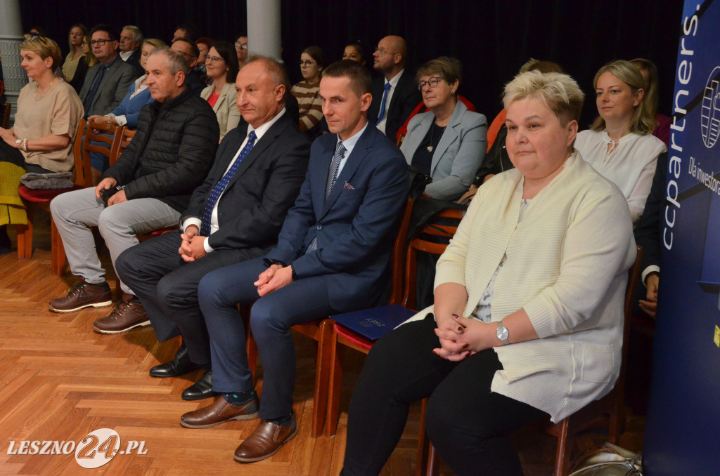 Pasowanie na uczniów w ZSET w Lesznie
