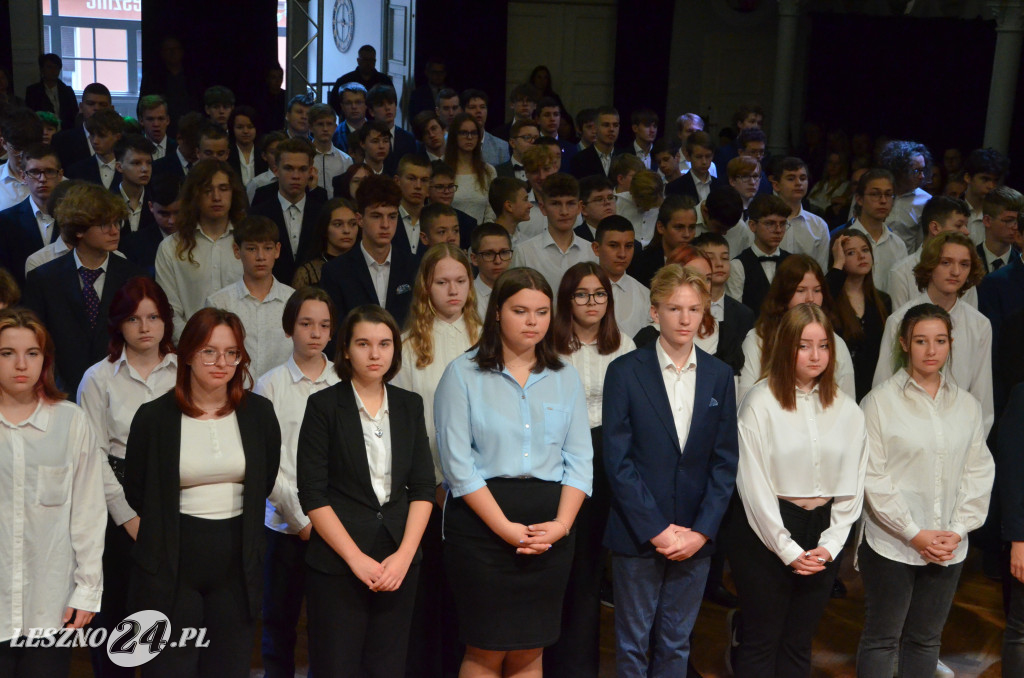 Pasowanie na uczniów w ZSET w Lesznie