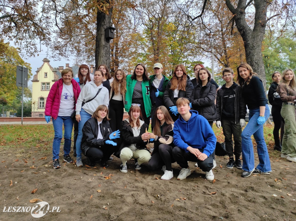 Sadzenie żonkili na Polu Nadziei