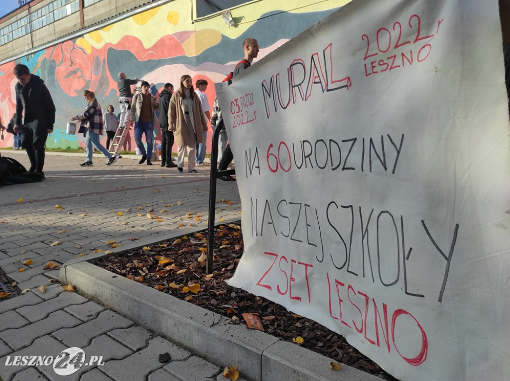 Ostatnie szlify przy muralu
